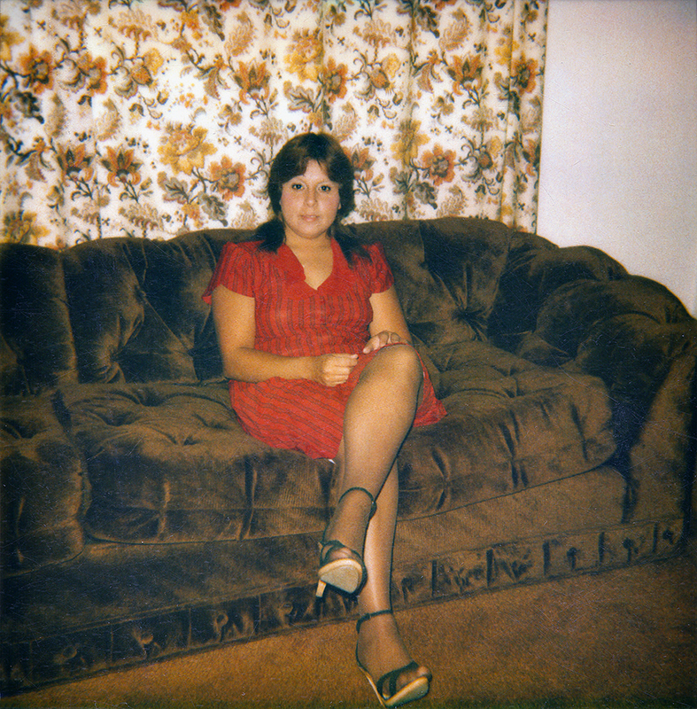 Vintage portrait photography from the TwenPics collection, depicting female style and presence.